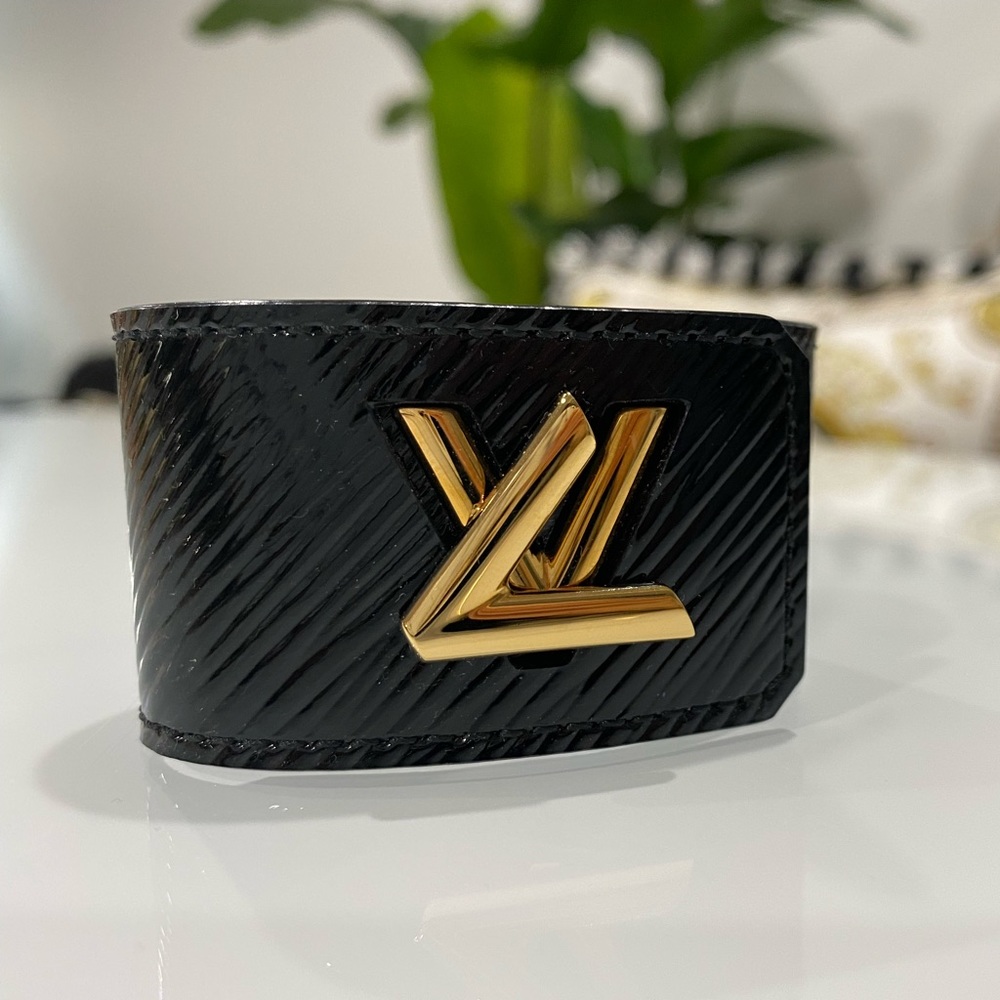 NWOT Authentic Louis Vuitton Twist It Cuff Bracelet - Size 17